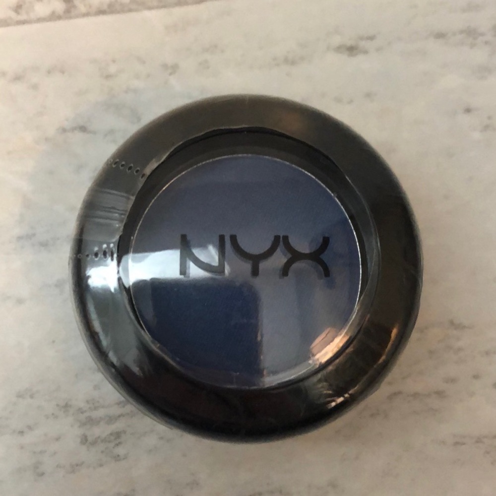 NYX Nude Matte Eyeshadow Single In The Buff - Picture 3 of 6